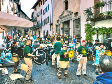 GuggenBand folklore - Dì de la Brisaola a Chiavenna